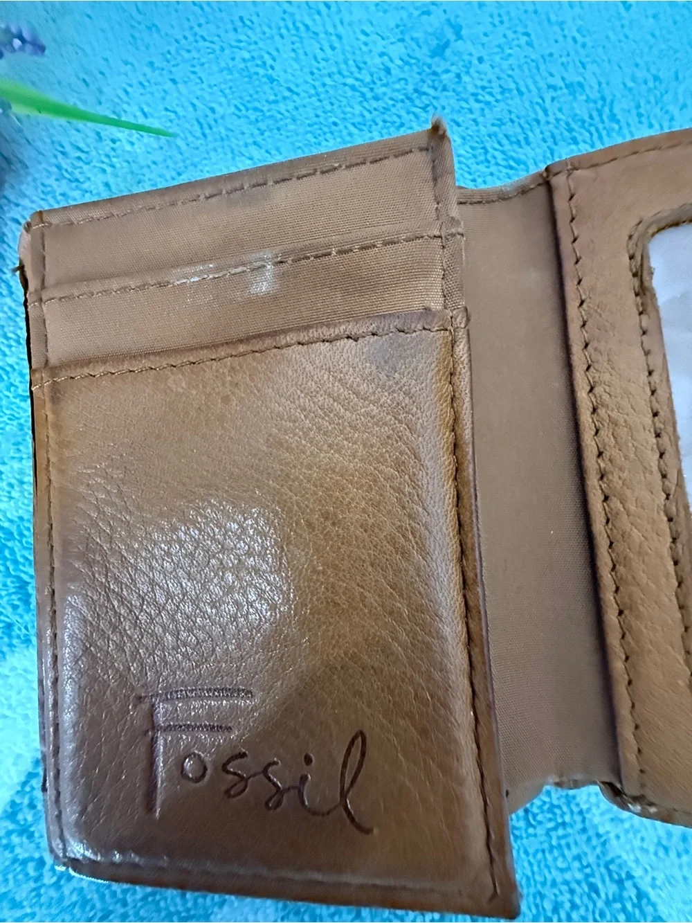Fossil classic trifold